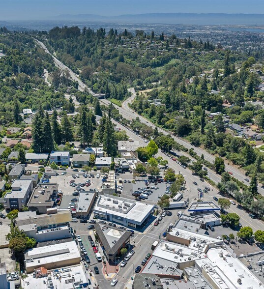 More Photos Of 6201 Antioch St, Oakland Office Residential For Sale