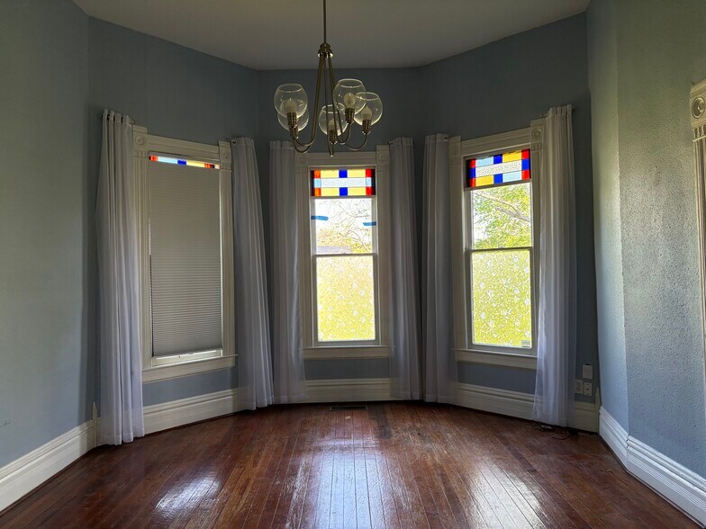 More Photos Of 612 S Rogers St, Waxahachie Office For Sale