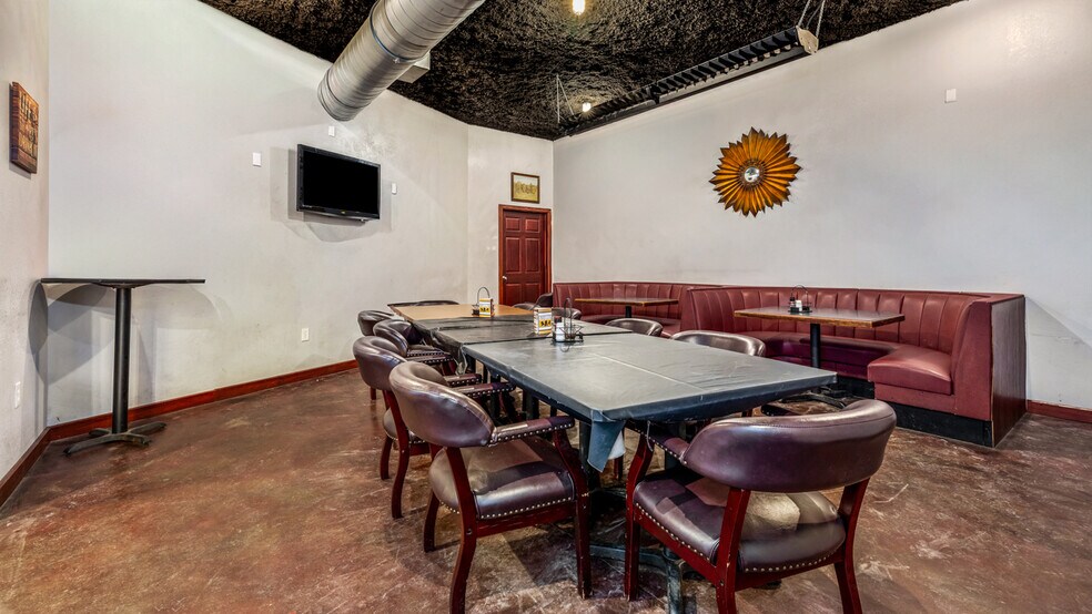 More Photos Of 207 E Hughitt St, Iron Mountain Restaurant For Sale