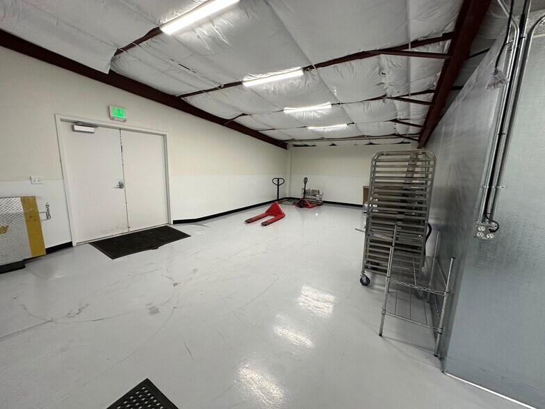 More Photos Of 590 N Main St, Leeds Manufacturing For Sale