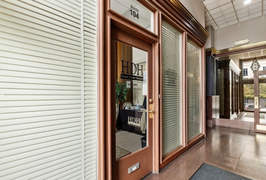 More Photos Of 422 E Franklin St, Richmond Office For Sale