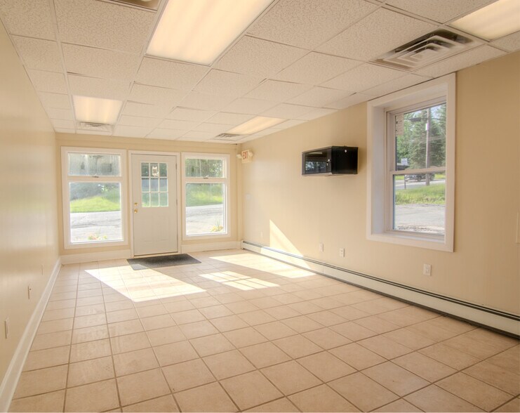 More Photos Of 188 Lake St, Liberty Freestanding For Lease