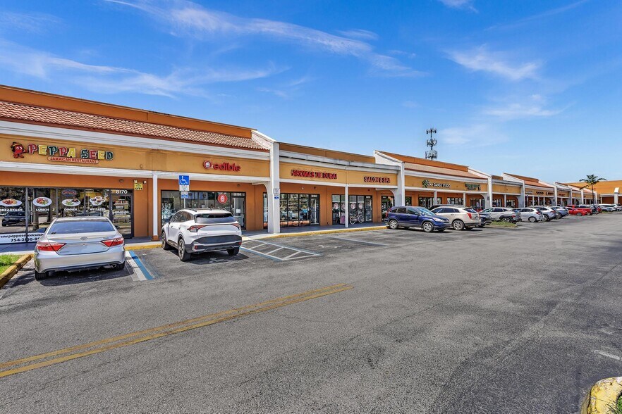More Photos Of 8030-8384 N Pines Blvd, Pembroke Pines General Retail For Lease