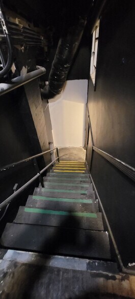 More Photos Of 161-191 W 4th St, Pomona Restaurant For Lease