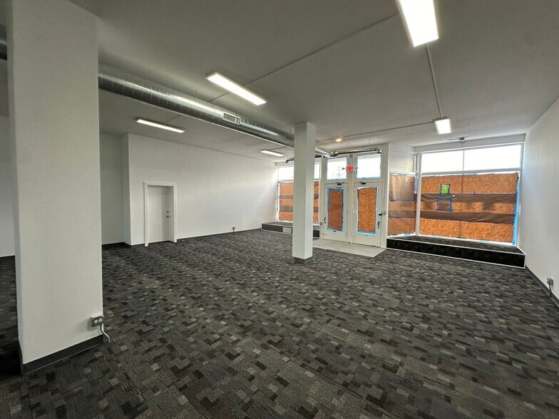 More Photos Of 6108 W Cermak Rd, Cicero Storefront For Lease