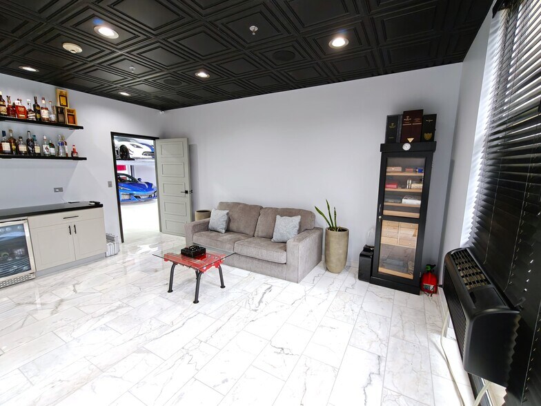 More Photos Of 165 Prairie Lake Rd, East Dundee Warehouse For Sale