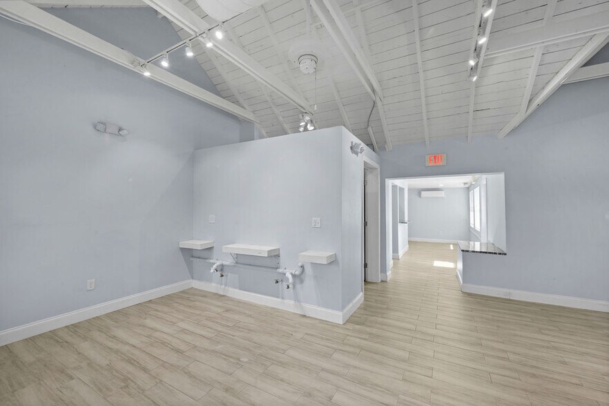 More Photos Of 900 SW Martin Downs Blvd, Palm City Freestanding For Lease