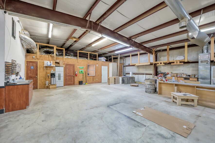 More Photos Of 2745 Interstate 45 S, New Waverly Manufacturing For Sale