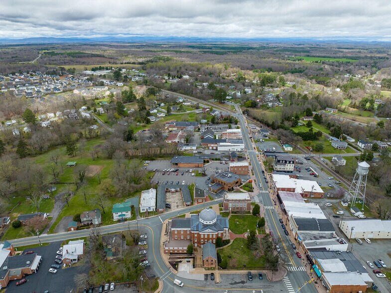 More Photos Of 101 Elm Ave, Louisa General Retail For Lease