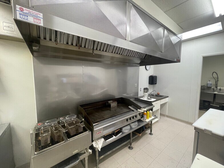 More Photos Of 101 NW Front St, Boardman Restaurant For Sale