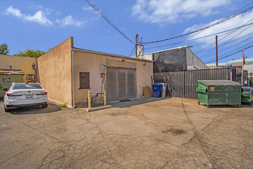 More Photos Of 1613 W Burbank Blvd, Burbank Storefront For Sale