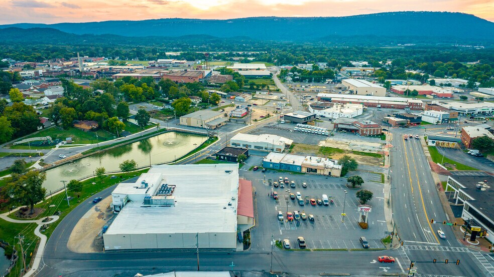 More Photos Of 319 Chickamauga Ave, Rossville Supermarket For Lease