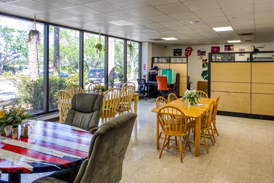 More Photos Of 1800 University Pky, Sarasota Warehouse For Sale