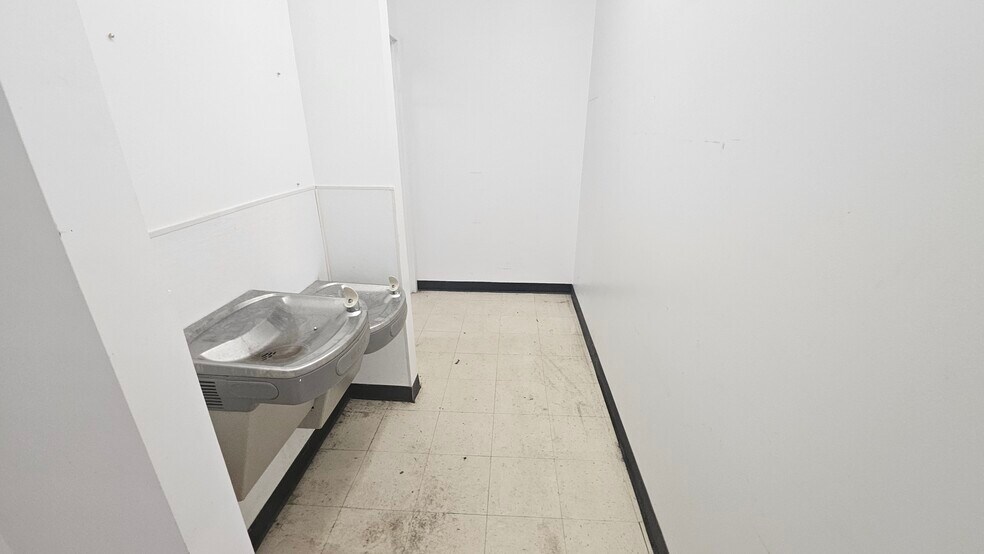 More Photos Of 5732 McClellan Hwy, Branchland Freestanding For Lease