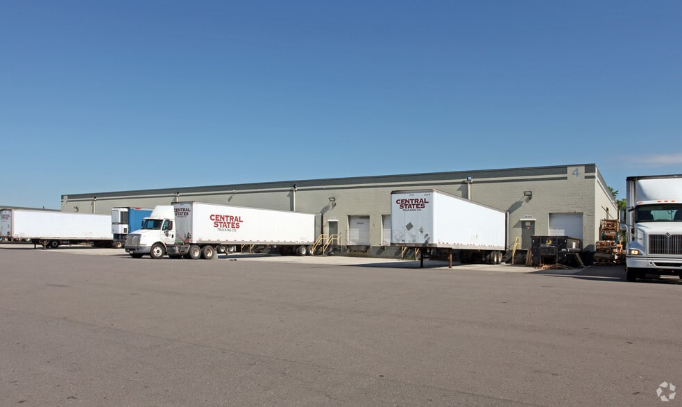 More Photos Of 29031-29045 Airport Dr, Romulus Unknown For Lease