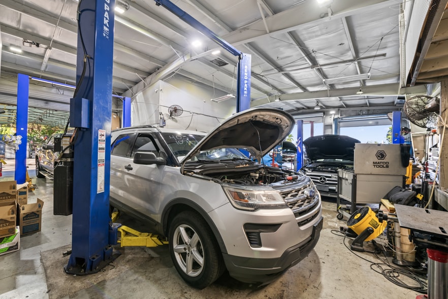 More Photos Of 4521 N Federal Hwy, Pompano Beach Auto Dealership For Sale