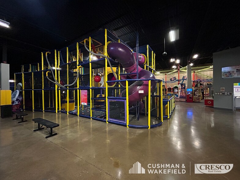 More Photos Of 8247-8303 Day Dr, Parma General Retail For Sale