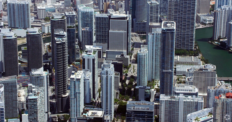 More Photos Of 25 SE 2nd Ave, Miami Office For Lease