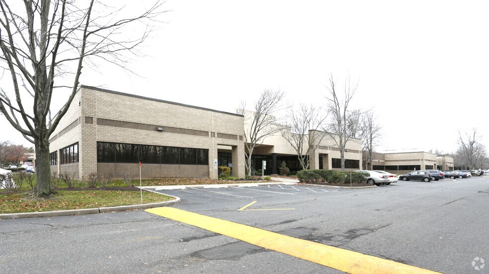 Primary Photo Of 2 Ethel Rd, Edison Office For Lease