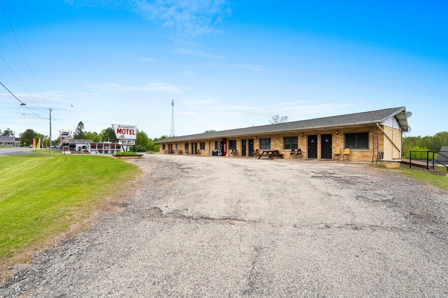 More Photos Of W11466 US Hwy 8, Dunbar Restaurant For Sale