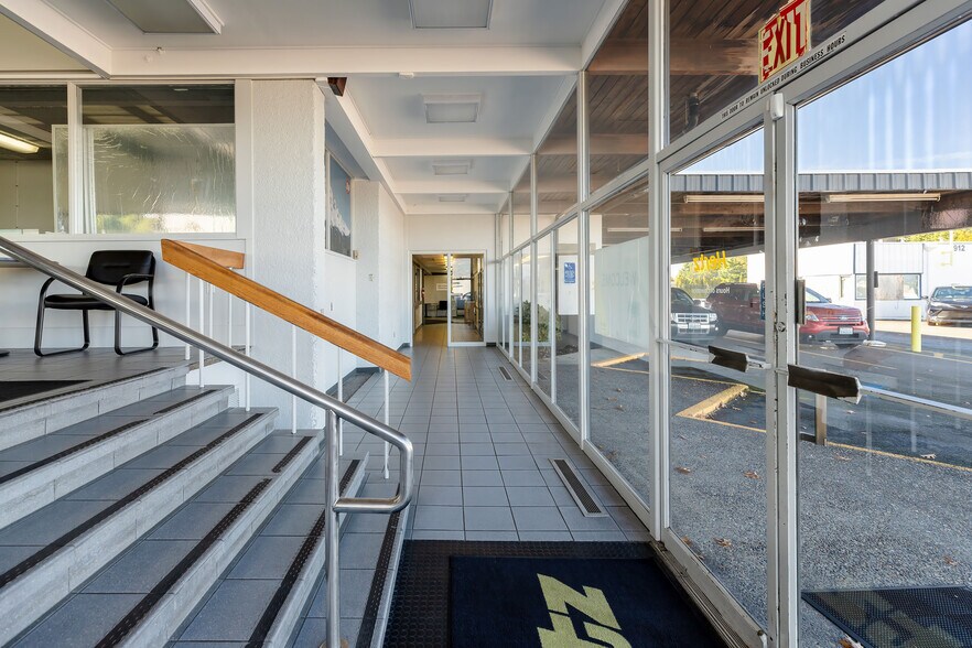 More Photos Of 1940 E Powell Blvd, Gresham Auto Dealership For Sale