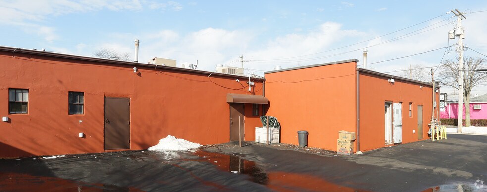 More Photos Of 810-818 N Broadway, Massapequa Storefront For Sale