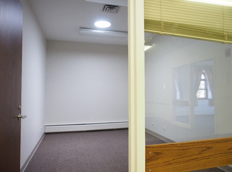 More Photos Of 329-331 S York Rd, Bensenville Daycare Center For Lease