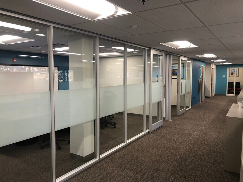 More Photos Of 360 Bloomfield Ave, Windsor Office For Lease