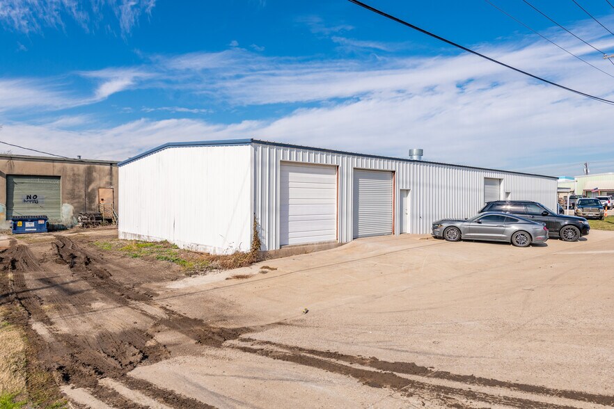 More Photos Of 140 Coin St, Fort Worth Warehouse For Sale