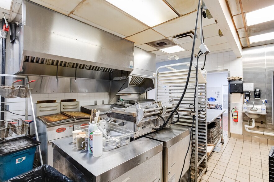 cold spring ln, Baltimore, MD 21210 Retail