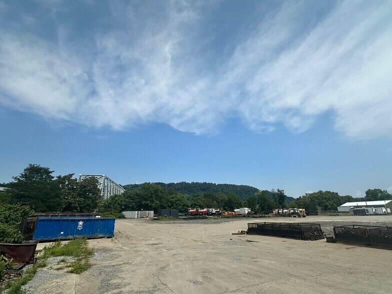 More Photos Of 200 8th St, Chester Warehouse For Lease