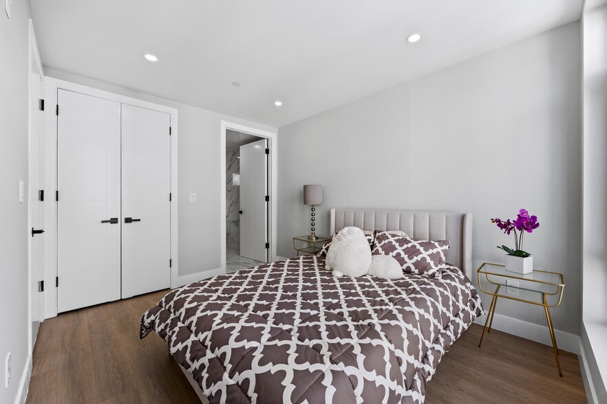 More Photos Of 31 Brighton 2nd Pl, Brooklyn Apartments For Sale