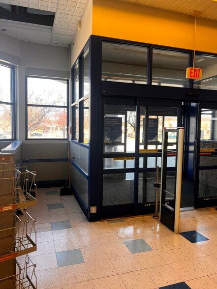 More Photos Of 5005 W Overland Rd, Boise Freestanding For Lease