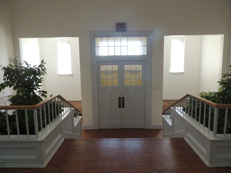 More Photos Of 517 Carlisle Ave, York Office For Lease