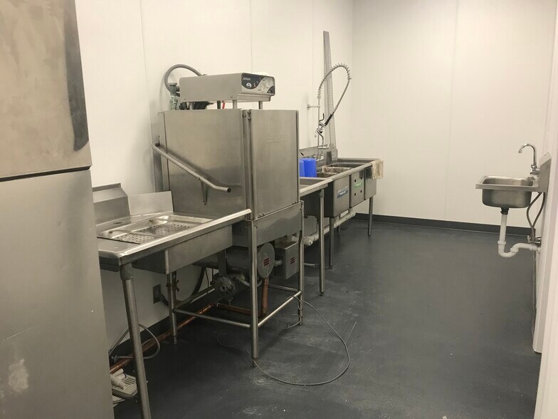 More Photos Of 1015 Meriden Rd, Waterbury Unknown For Lease