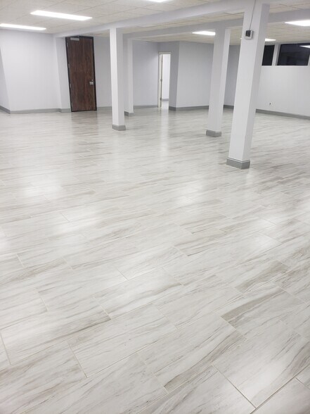 More Photos Of 24724 Lahser Rd, Southfield Office For Sale