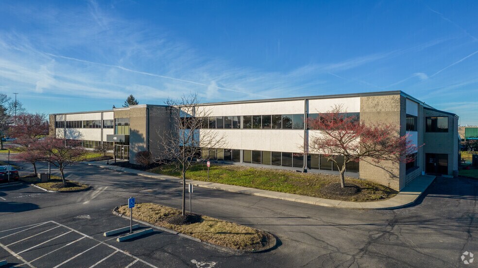 More Photos Of 438 E Wilson Bridge Rd, Worthington Coworking Space