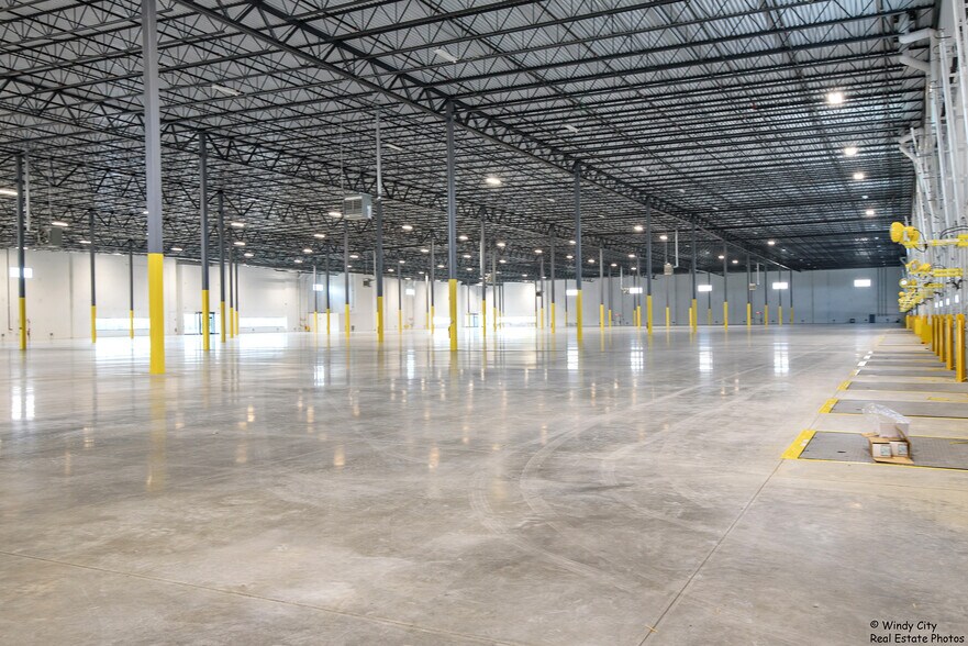 More Photos Of SEC Kenyon Road and IL RT. 25, Bartlett Distribution For Lease