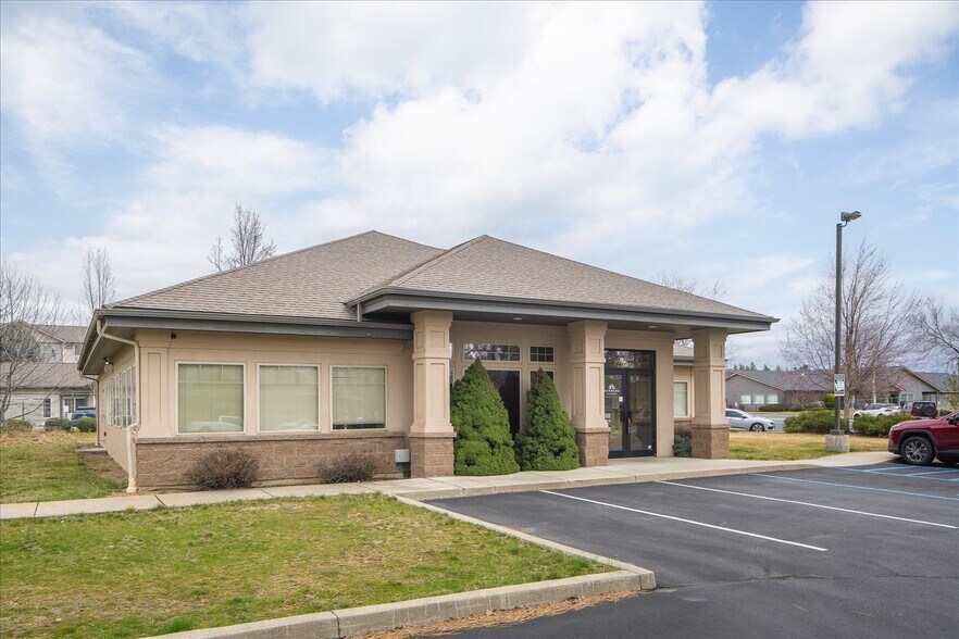 More Photos Of 9718 N Morton Ct, Spokane Office For Sale