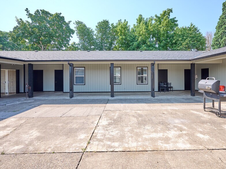 More Photos Of 1480 NE Laurel Ave, Woodburn Office For Sale
