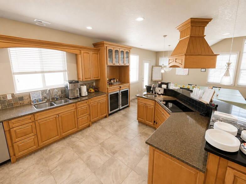 More Photos Of 1950 Keene Rd, Richland Office For Sale