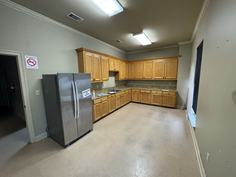 More Photos Of 20203 Machost Rd, Zachary Manufacturing For Lease