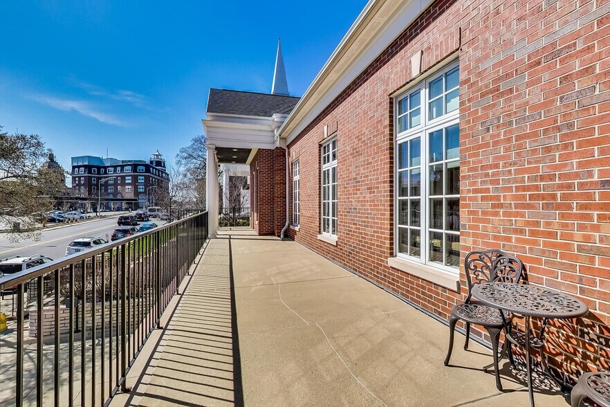 More Photos Of 324 W Touhy Ave, Park Ridge Office For Lease