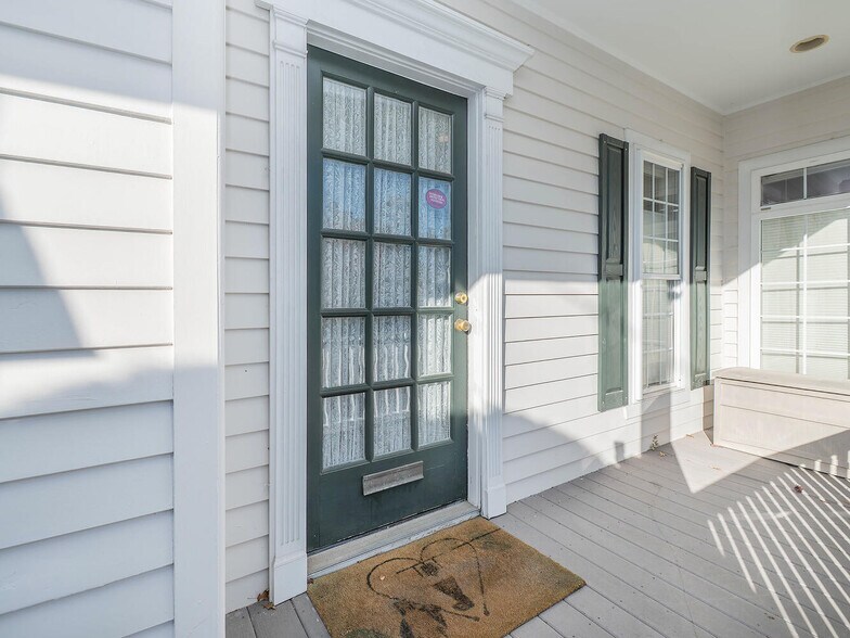 More Photos Of 17 S Maryland Ave, Port Washington Loft Creative Space For Sale