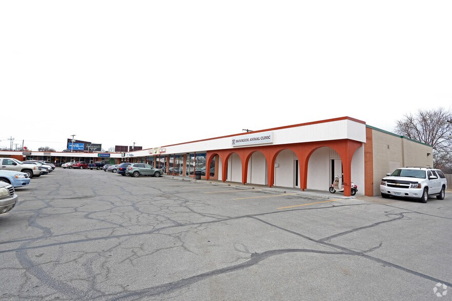 More Photos Of 210-330 W 85th St, Kansas City Unknown For Lease