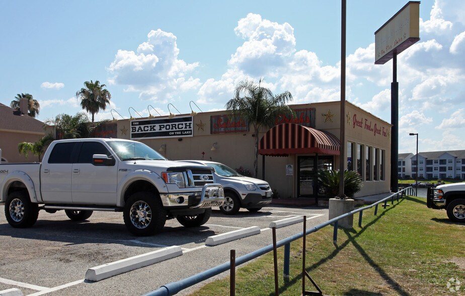 More Photos Of 15659 Marina Dr, Montgomery Restaurant For Sale