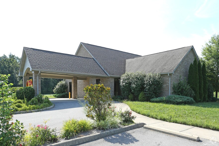 More Photos Of 7820 S Voyles Rd, Pekin Medical For Lease