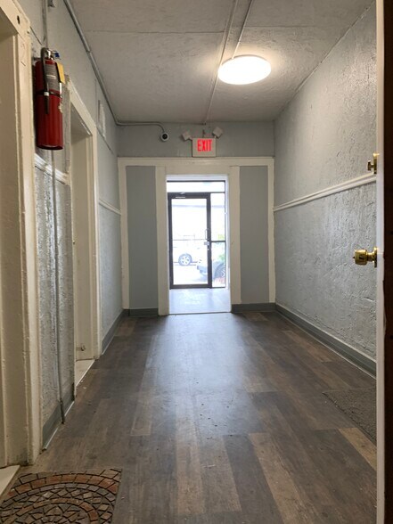 More Photos Of 402-404 Hawthorne Ave, Newark Storefront Retail Residential For Lease