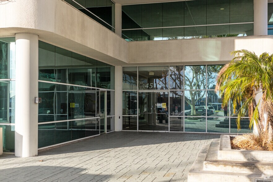 More Photos Of 4500 E Pacific Coast Hwy, Long Beach Unknown For Lease