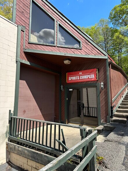 More Photos Of 4460 Steubenville Pike, Pittsburgh Freestanding For Lease